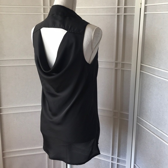 ▪️The Limited▪️Cut Out Back Button Front Tank▪️ - Picture 4 of 8